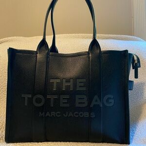 Authentic Marc Jacobs Tote - Large leather